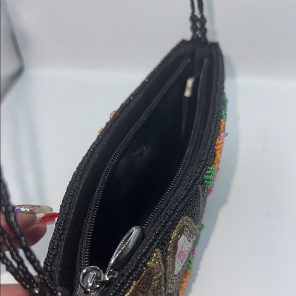 Intricate floral Beaded evening Bag - Picture 6 of 8